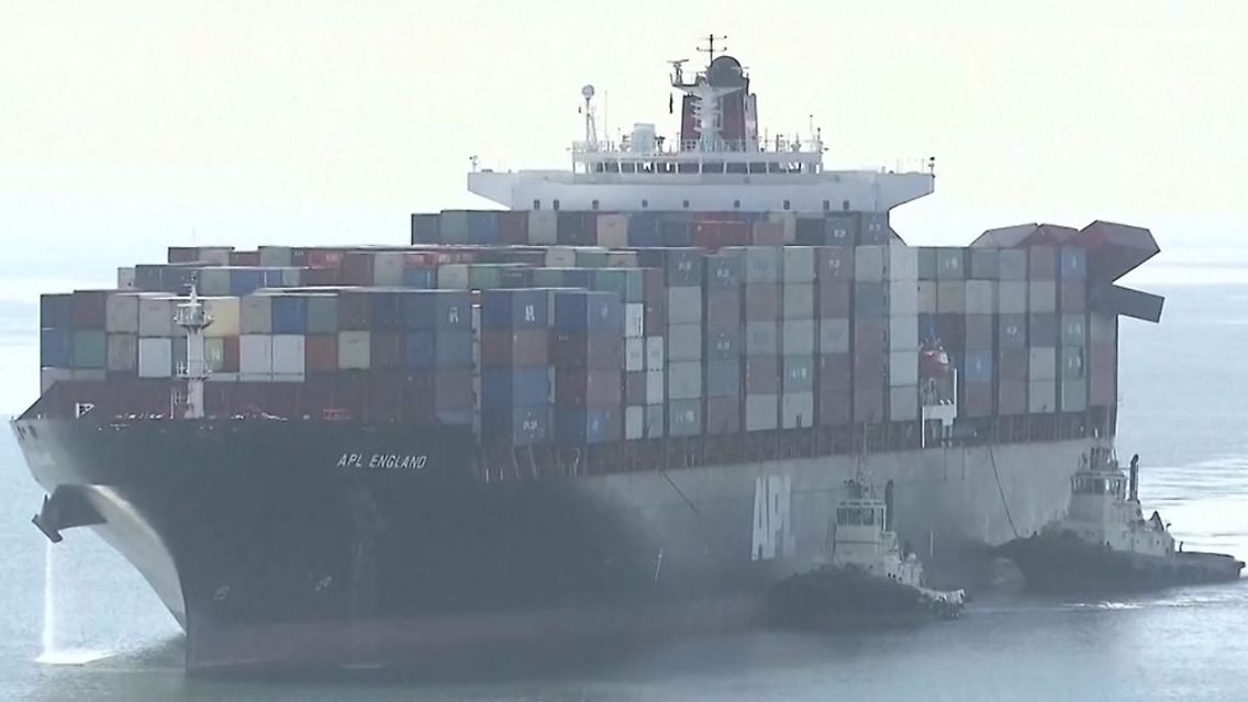 Containerschiff.JPG