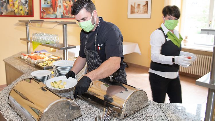 Restaurants fahren wieder hoch und zahlen auf ihre Speisen bald weniger Steuern.