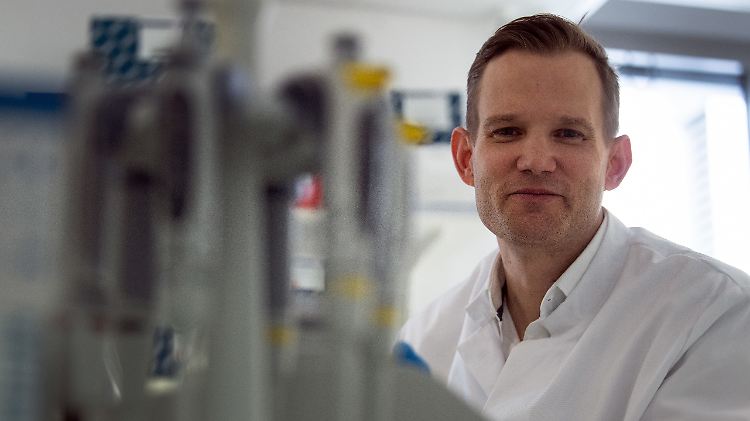 Virologe Hendrik Streeck glaubt nicht an eine zweite Welle. Großveranstaltungen sollten nach seiner Auffassung dennoch weiter pausieren - anders als der Schulunterricht.