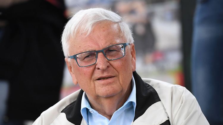 Theo Zwanziger liegt mit seinem früheren Arbeitgeber im Clinch.