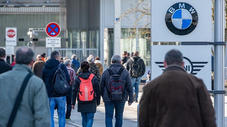 BMW plant unter anderem, Mitarbeiter früher in den Ruhestand zu schicken.