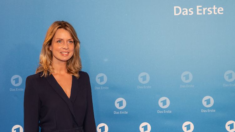 Jessy Wellmer bekommt den Preis für die bescheuertste Überleitung.