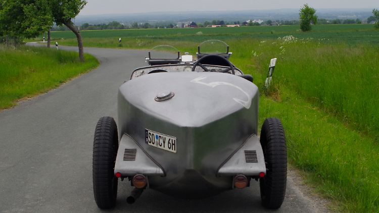 Nach so langer Zeit sieht der Morris von hinten fast schon wieder futuristsich aus.