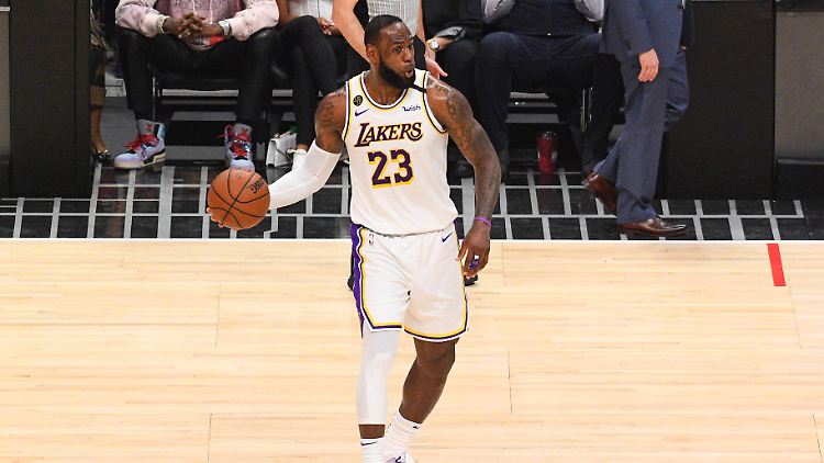 LeBron James und seine Kollegen aus der NBA müssen den Klubs mitteilen, ob sie unter den vorgegebenen Bedingungen spielen wollen.