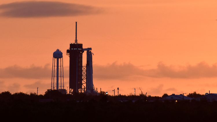 Ob die Falcon-9-Rakete von SpaceX startet, wird nur wenige Minuten vorher entschieden.