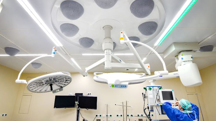 Die Sterblichkeitsrate selbst nach einer Routine-OP ist bei Patienten mit Coronavirus deutlich erhöht.