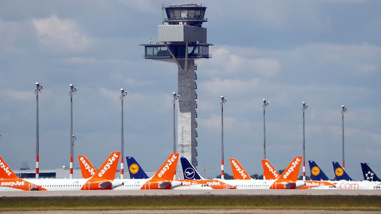 Der Billigflieger Easyjet Slots übernehmen, die die Lufthansa abgeben muss. 