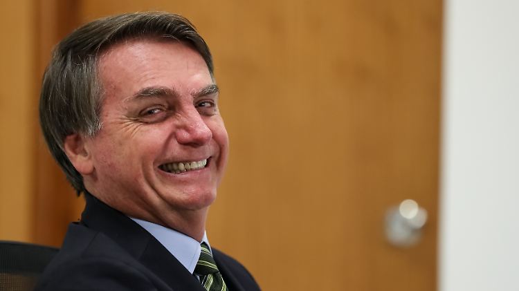Der brasilianische Präsident Bolsonaro nimmt die Coronakrise locker.