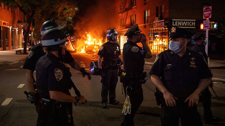 Unter anderem in New York brannten Autos.