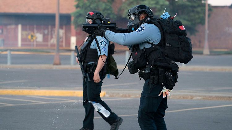 In Minneapolis attackierten Polizisten unter anderem zwei Reuters-Mitarbeiter.