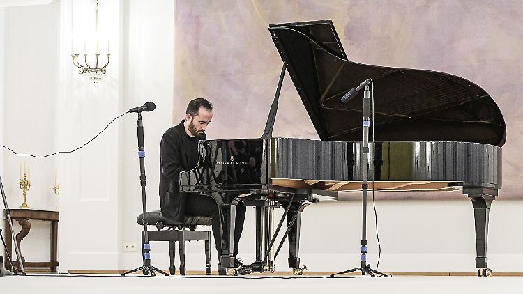 Ein Hauskonzert durfte Igor Levit Anfang April einsam im großen Saal des Schlosses Bellevue spielen.