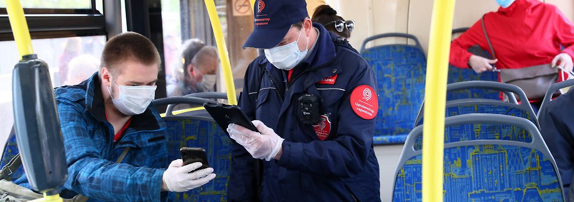 Bus fahren darf nur, wer einen Passierschein vorweisen kann.
