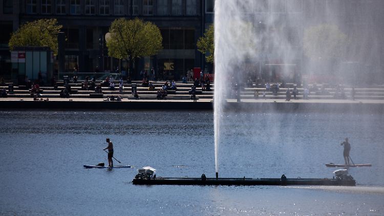 Bei 30 Grad lohnt ein Ausflug aufs Wasser.