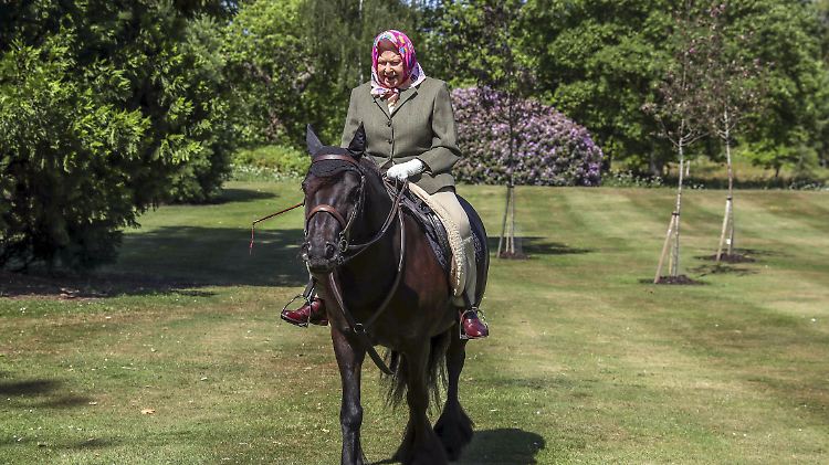 Queen Elizabeth II. geht ihrer Lieblingsbeschäftigung nach: Reiten.