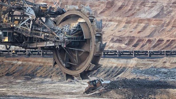 Bergbaumaschinen im Tagebau Garzweiler - die größten der Welt.