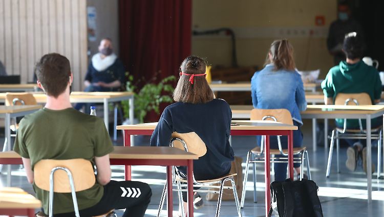Es werde wohl noch Monate dauern, bis Kitas und Schulen wieder im regulären Umfang öffneten, sagte die stellvertretende SPD-Vorsitzende Midyatli.