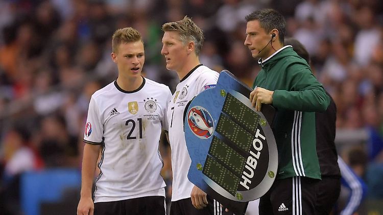 Bei EM 2016 in Frankreich kickten Joshua Kimmich und Bastian Schweinsteiger gemeinsam im DFB-Dress.