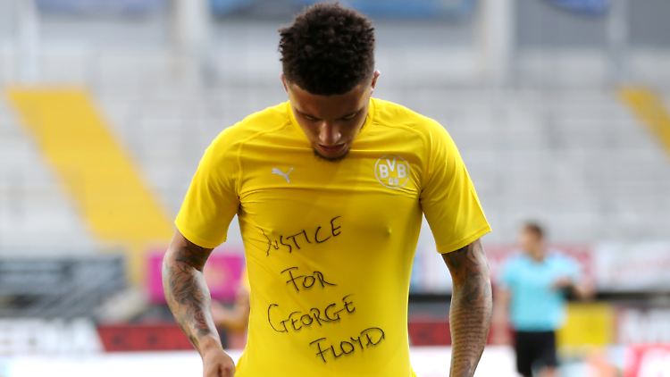 Sancho trug unter seinem Trikot ein Shirt mit der Aufschrift "Justice for George Floyd".