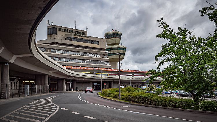 Am Flughafen Berlin-Tegel nimmt der Flugverkehr ganz langsam wieder zu. Stark genug, um doch noch länger am Netz zu bleiben?