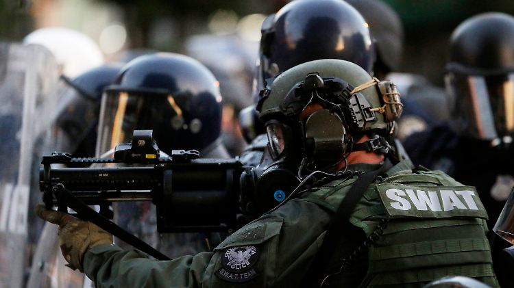 Seit einer Woche kommt es in vielen Städten der USA immer wieder zu Demonstrationen gegen Rassismus und Polizeigewalt. 