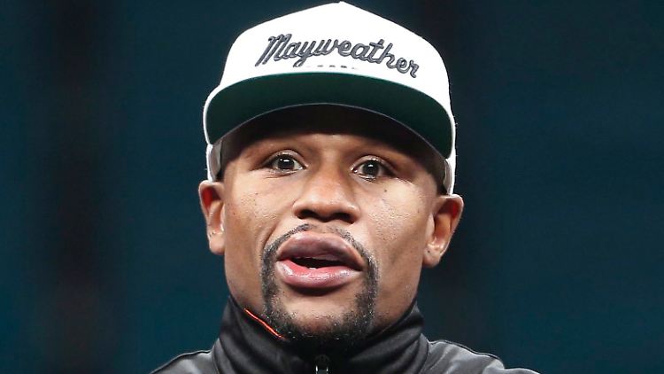 Bereits 2011 hatte Floyd Mayweather etwas Ähnliches getan.