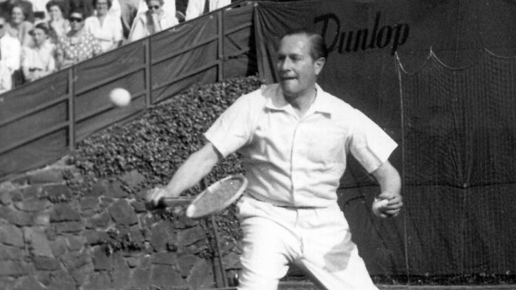 Gottfried von Cramm bei einem Davis-Cup-Spiel in Düsseldorf im Jahr 1952.