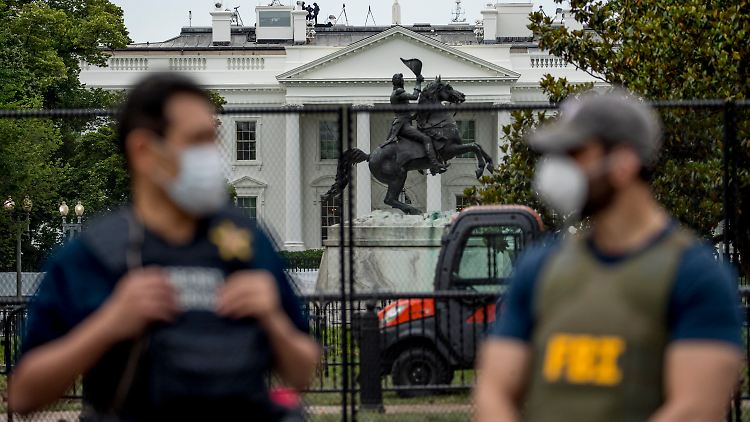 Polizisten griffen ein australisches Kamerateam direkt vorm Weißen Haus an.