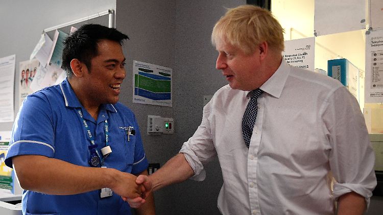 Großbritanniens Premierminister Johnson steht in der Kritik für seine Gesundheitspolitik.
