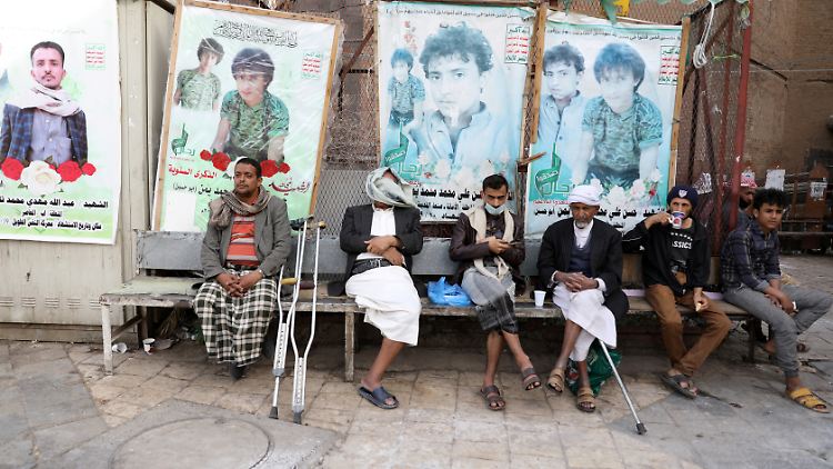 Versehrt, vom Hunger gezeichnet, von der Pandemie bedroht: Straßenszene in Aden.