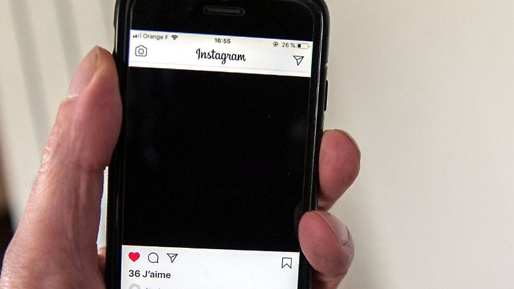 Auf Instagram teilten viele heute ein schwarzes Quadrat.