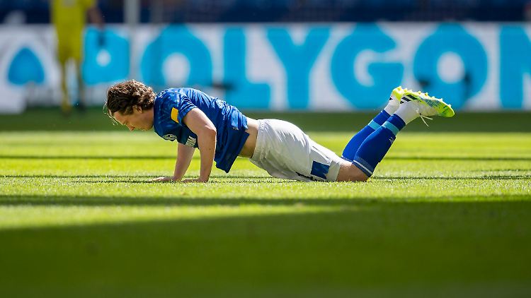 Michael Gregoritsch gehört zu den harmlosen Schalker Stürmern und ist damit auch ein Gesicht der großen Krise.