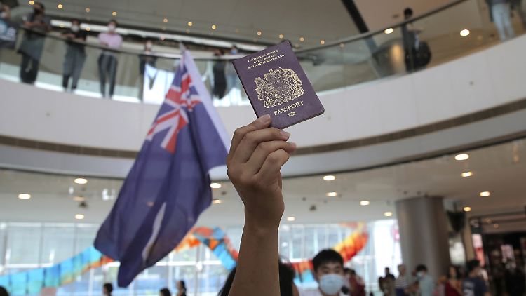 2,5 Millionen Menschen aus der ehemaligen Kronkolonie Hongkong könnten einen "British National Overseas"-Pass beantragen. 