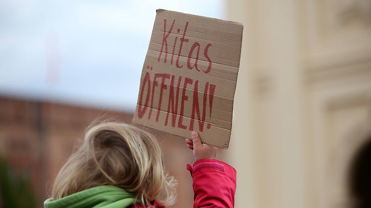 Das Team um Drosten warnt nicht mehr vor einer unbeschränkten Öffnung von Schulen und Kitas.