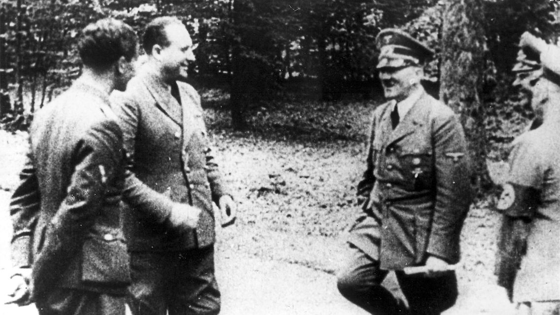 Hitlers Prestige in Deutschland befindet sich nach der Unterwerfung Frankreichs auf dem Höhepunkt.