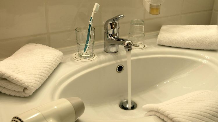 Forscher der Uni Bonn haben auch das Schmutzwasser von Waschbecken auf Sars-CoV-2 untersucht.