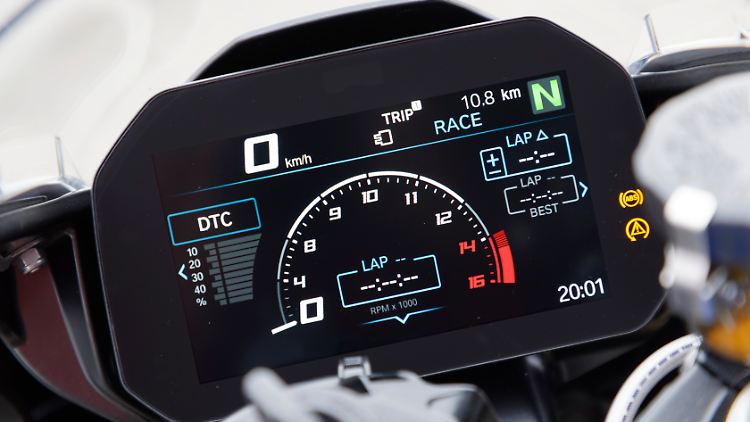Mit dem neuen TFT ist die S 1000 RR sozusagen in Vorleistung gegangen. Unterdessen profitieren auch andere Bikes aus München davon.