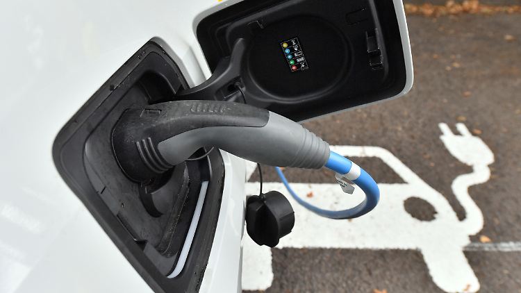 Die Kaufprämie für E-Autos gibt es seit vier Jahren. Vorübergehend verdoppelt der Bund den Zuschuss.
