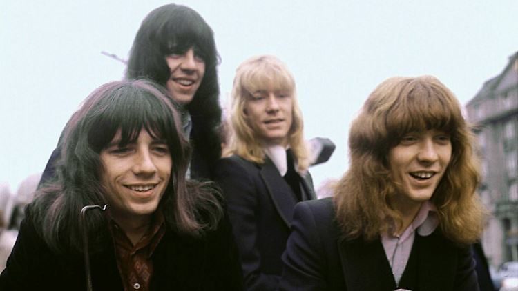 So wurden Steve Priest (r.) und The Sweet in den 70ern bekannt.