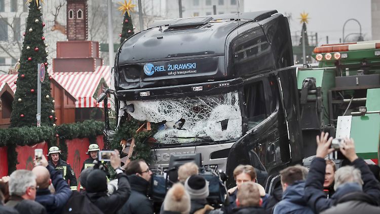 Der Attentäter Anis Amri hatte im Dezember 2016 einen Lastwagen gekapert, mit dem er über den Weihnachtsmarkt am Berliner Breitscheidplatz raste.