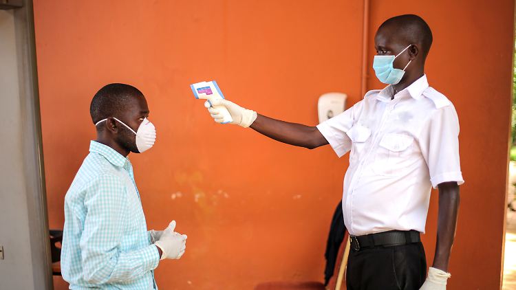 In Uganda wurden wegen der Erfahrungen mit Ebola frühzeitig Maßnahmen gegen Corona ergriffen.