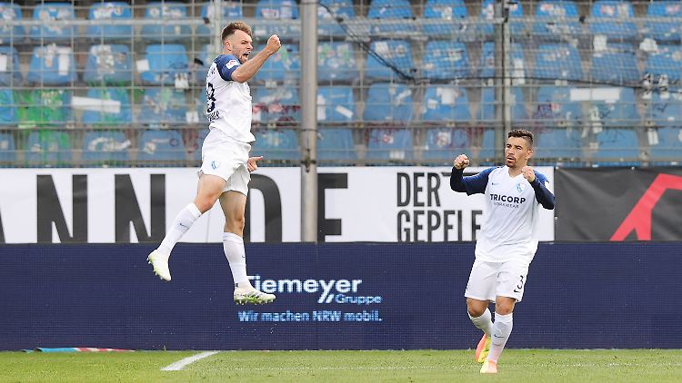 Manuel Wintzheimer jubelt nach dem vermeintlichen 2:0 kurz vor der Pause, aber der Treffer wurde zurückgenommen.