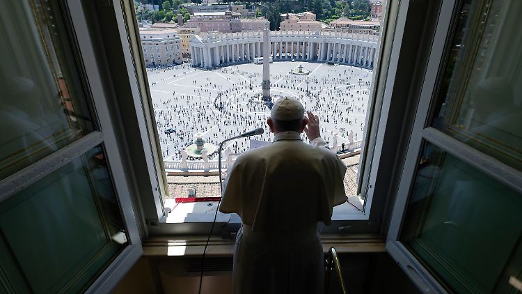 Wegen des Skandals hatte Papst Franziskus auf die Verlängerung der Amtszeit des obersten vatikanischen Finanzaufsehers René Brülhart verzichtet.