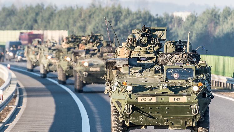 US-Militärfahrzeuge fahren im Jahr 2017 von Deutschland nach Polen, um die Ostflanke der Nato zu verstärken.