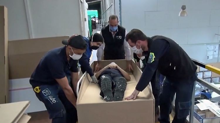 kolumbischer papp-sarg.jpg