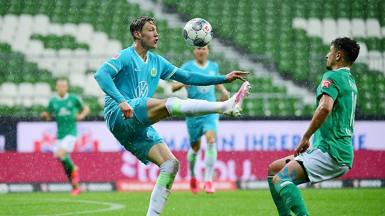 Im strömenden Regen von Bremen läuft deutet lange viel auf ein torloses Unentschieden hin. Am Ende steht eine bittere Niederlage für Werder Bremen.
