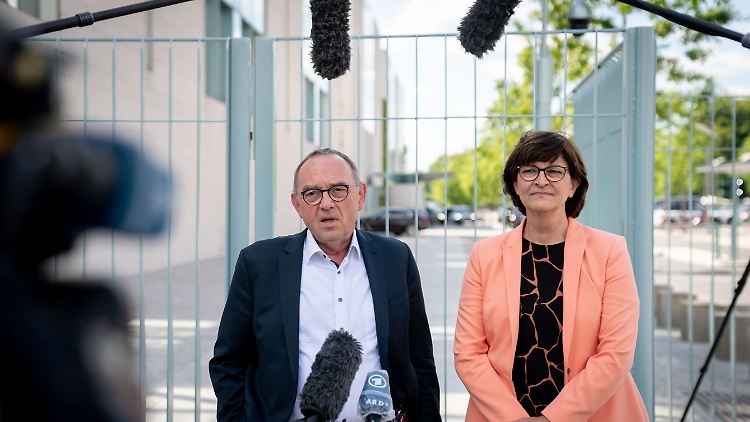 Hatten in den ersten Monaten als neue SPD-Vorsitzende keinen einfachen Stand: Norbert Walter-Borjans und Saskia Esken.