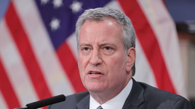 New Yorks Bürgermeister de Blasio kündigt Polizeireform an. Details müssten aber noch ausgearbeitet werden. 