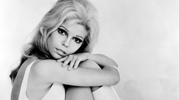 Sie stürmte seinerzeit die Charts sozusagen in Siebenmeilenstiefeln: Nancy Sinatra.