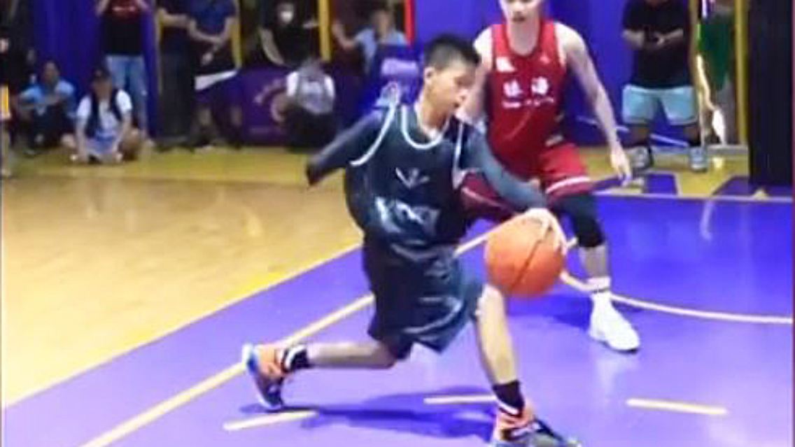 Einarmiges Basketballtalent China Steph Curry.JPG