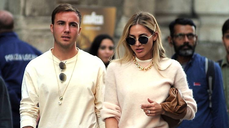 Das Model und der Profifußballer sind seit 2012 ein Paar.